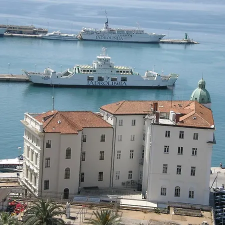 Apartman Apartment Leo *